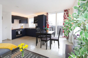 2-bed 2-bath flat around the corner from Portobello Market